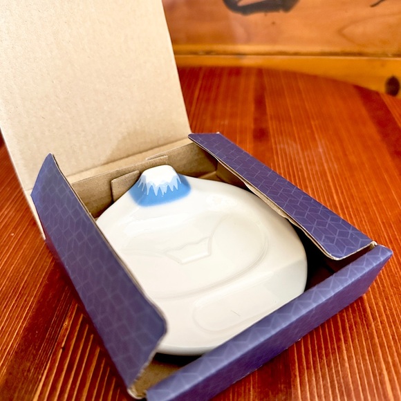 Mt. Fuji Reflection Soy Sauce plate - Picture 4 of 4